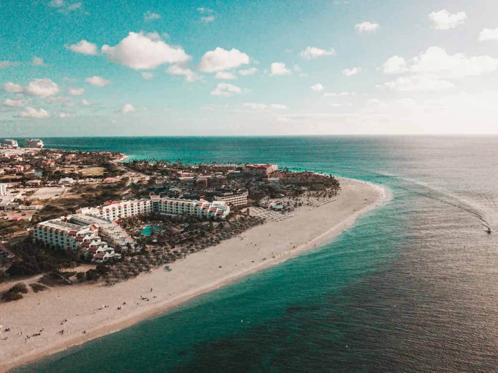 Playa y zona hotelera de Aruba